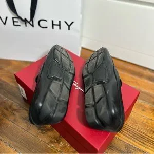 Salvatore Ferragamo | Shoes | Like New Black Ferragamo  display picture 3